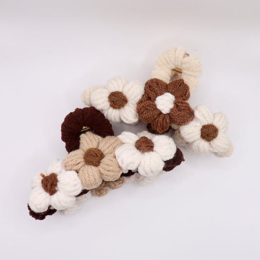 Cozy Daisy Claw Clip
